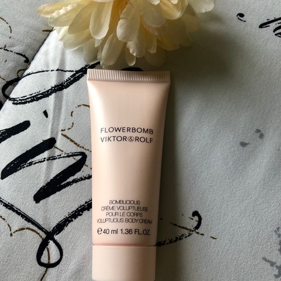 🆕🌟FLOWERBOMB VICTOR&ROLF BUNDLE🌟🆕 - Picture 2 of 6